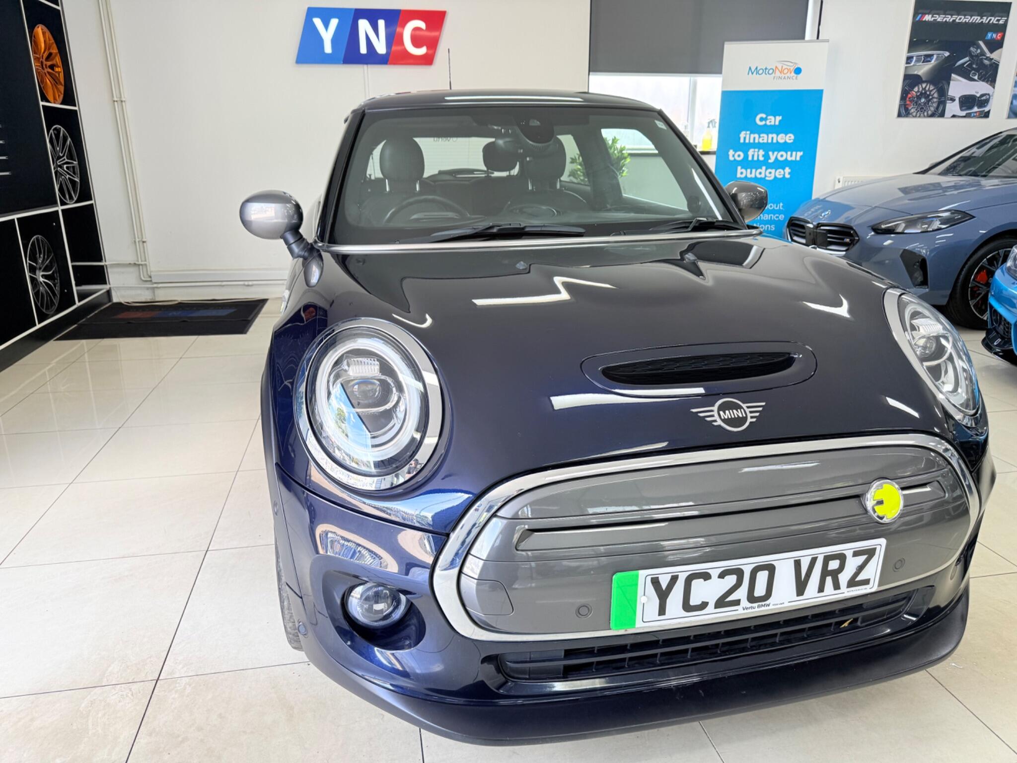 MINI Hatch view 23