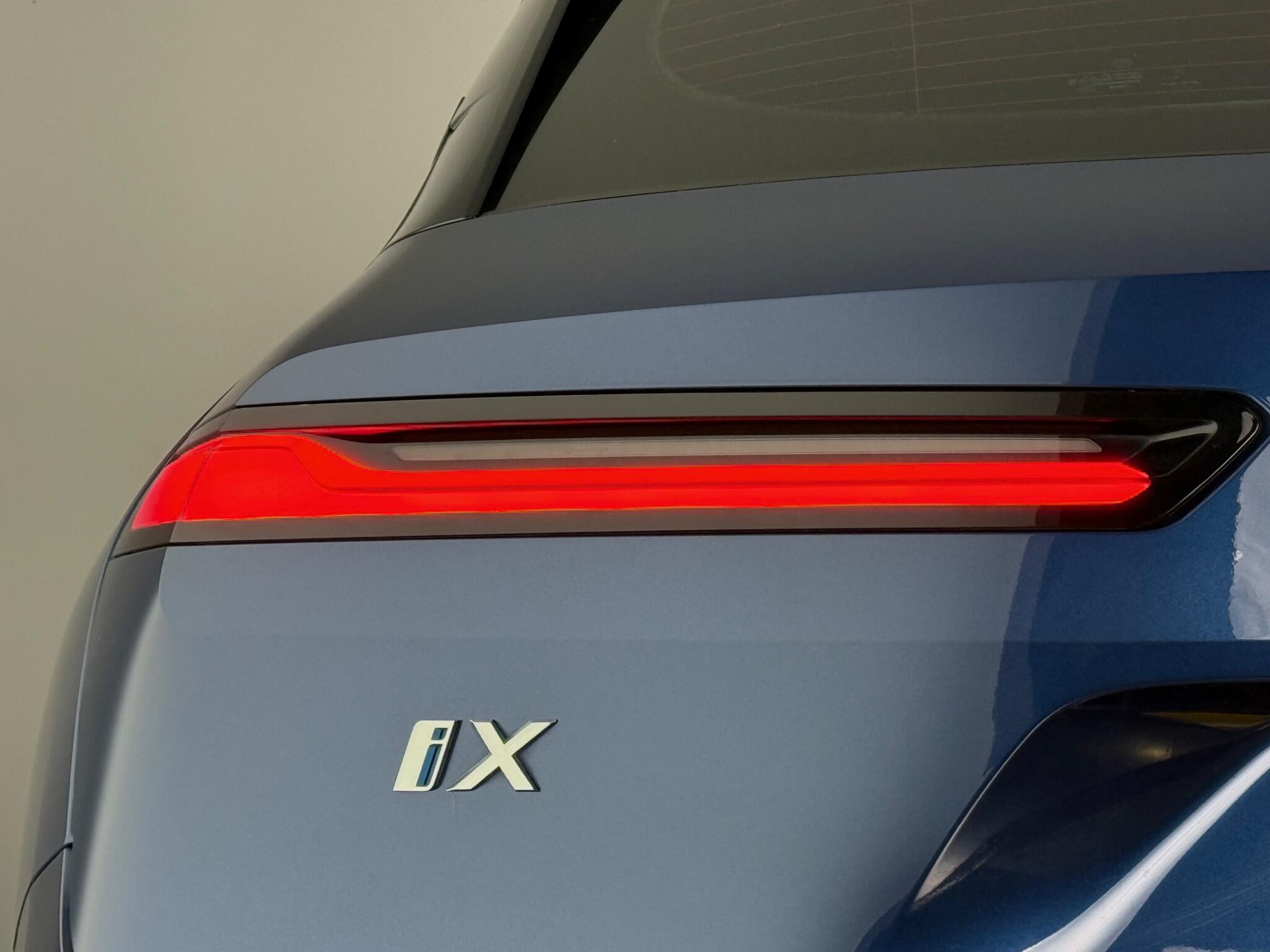 BMW Ix view 8
