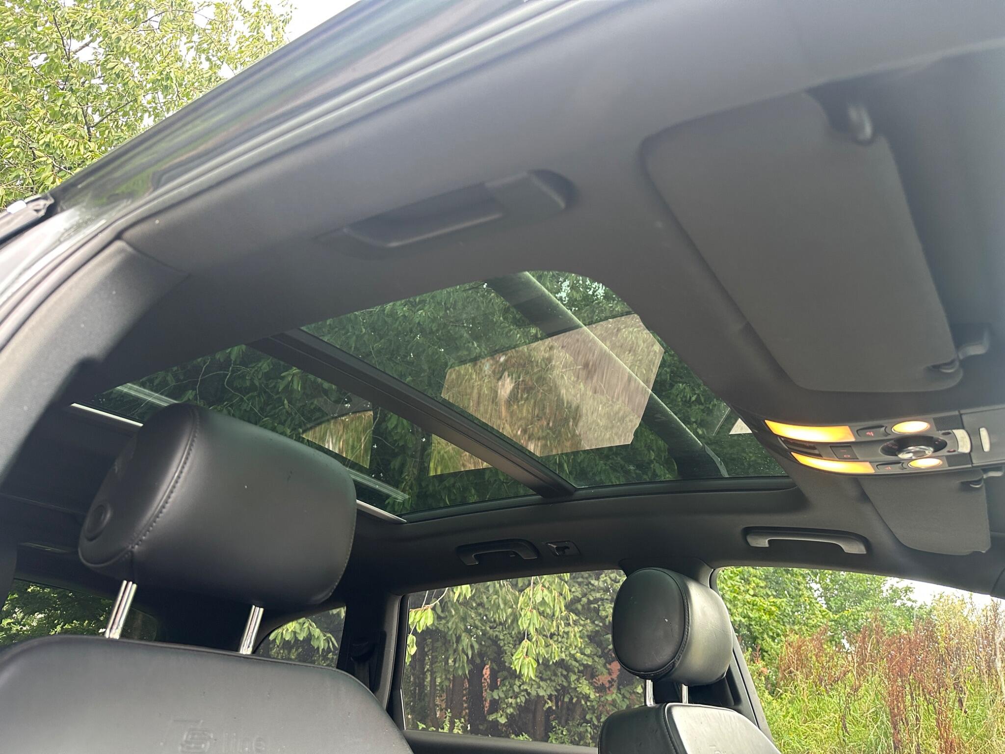 Audi Q7 view 12