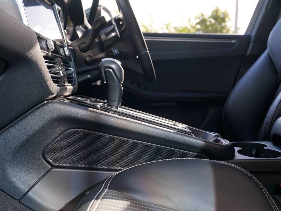 Porsche Macan view 42