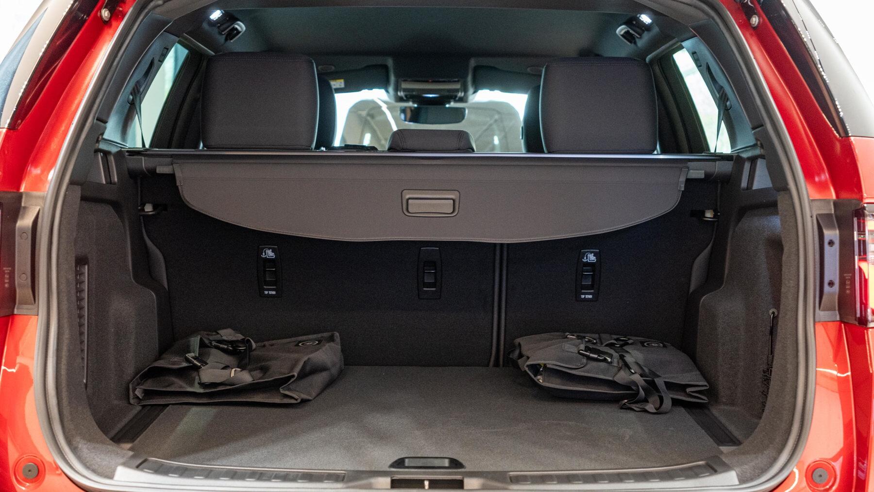 Land Rover Discovery Sport view 11
