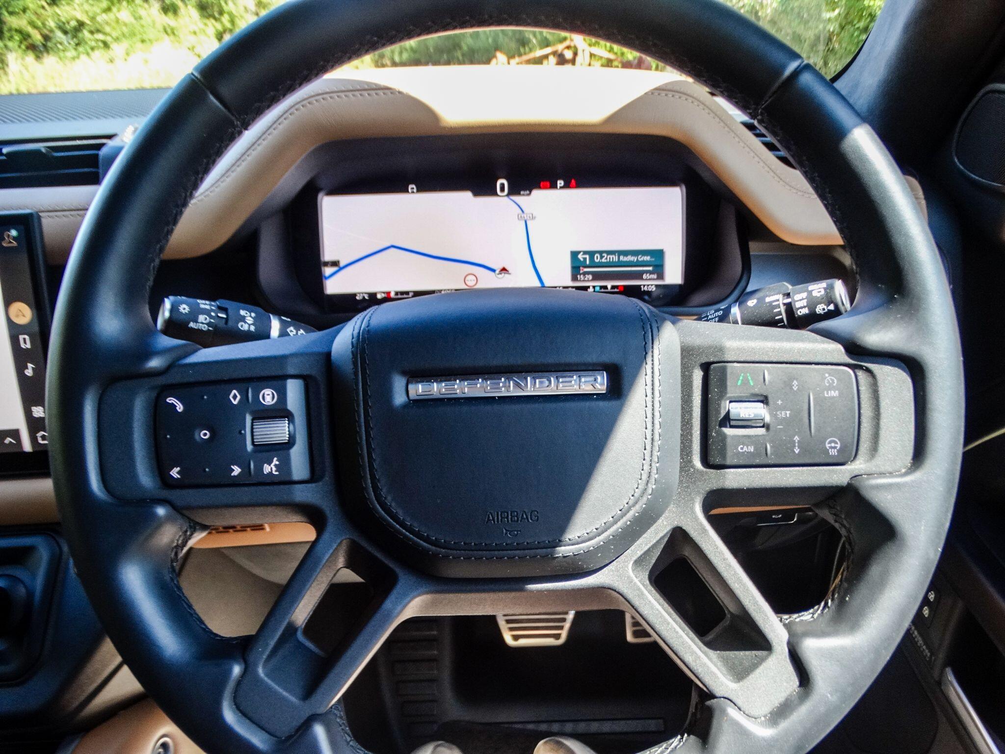 Land Rover Defender 110 view 7