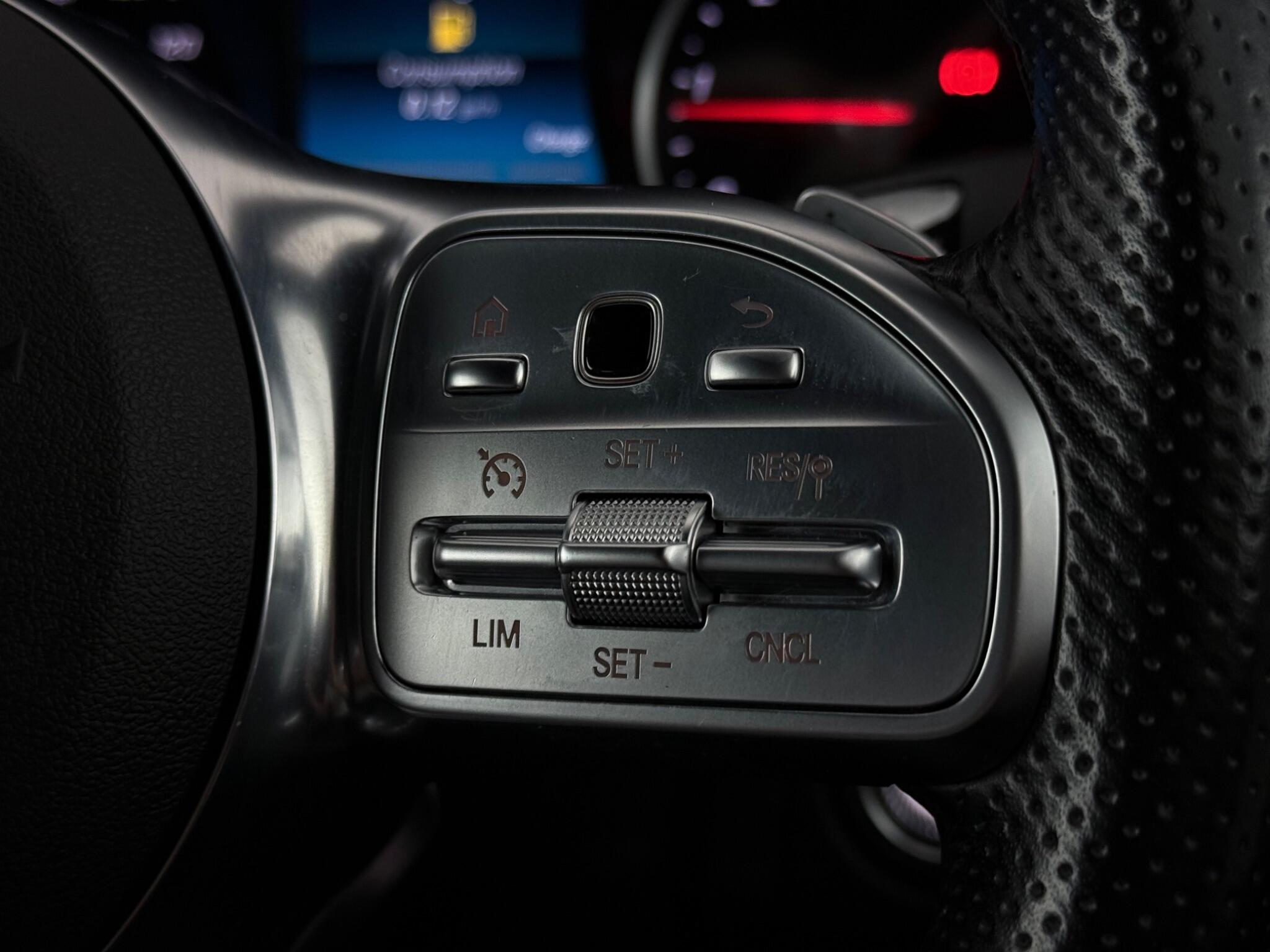 Mercedes-Benz C-Class view 15