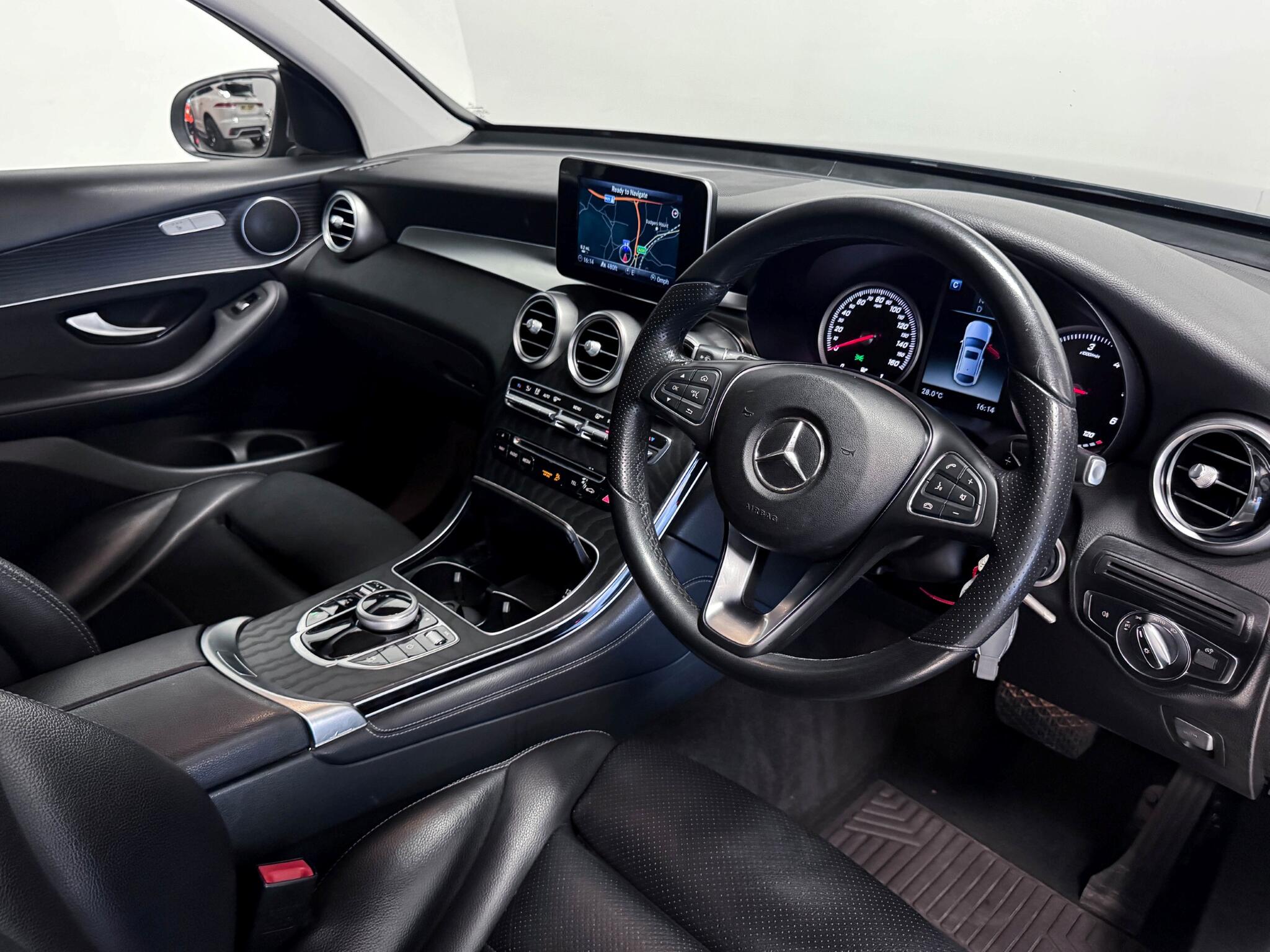 Mercedes-Benz GLC view 32