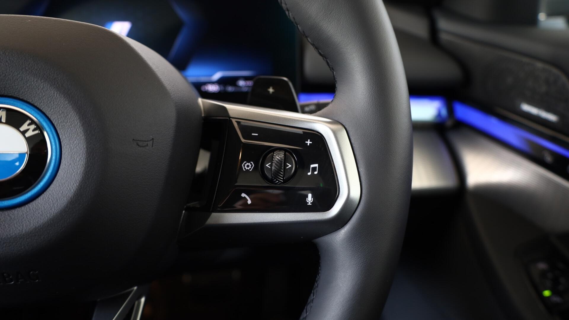 BMW 5 Series view 19