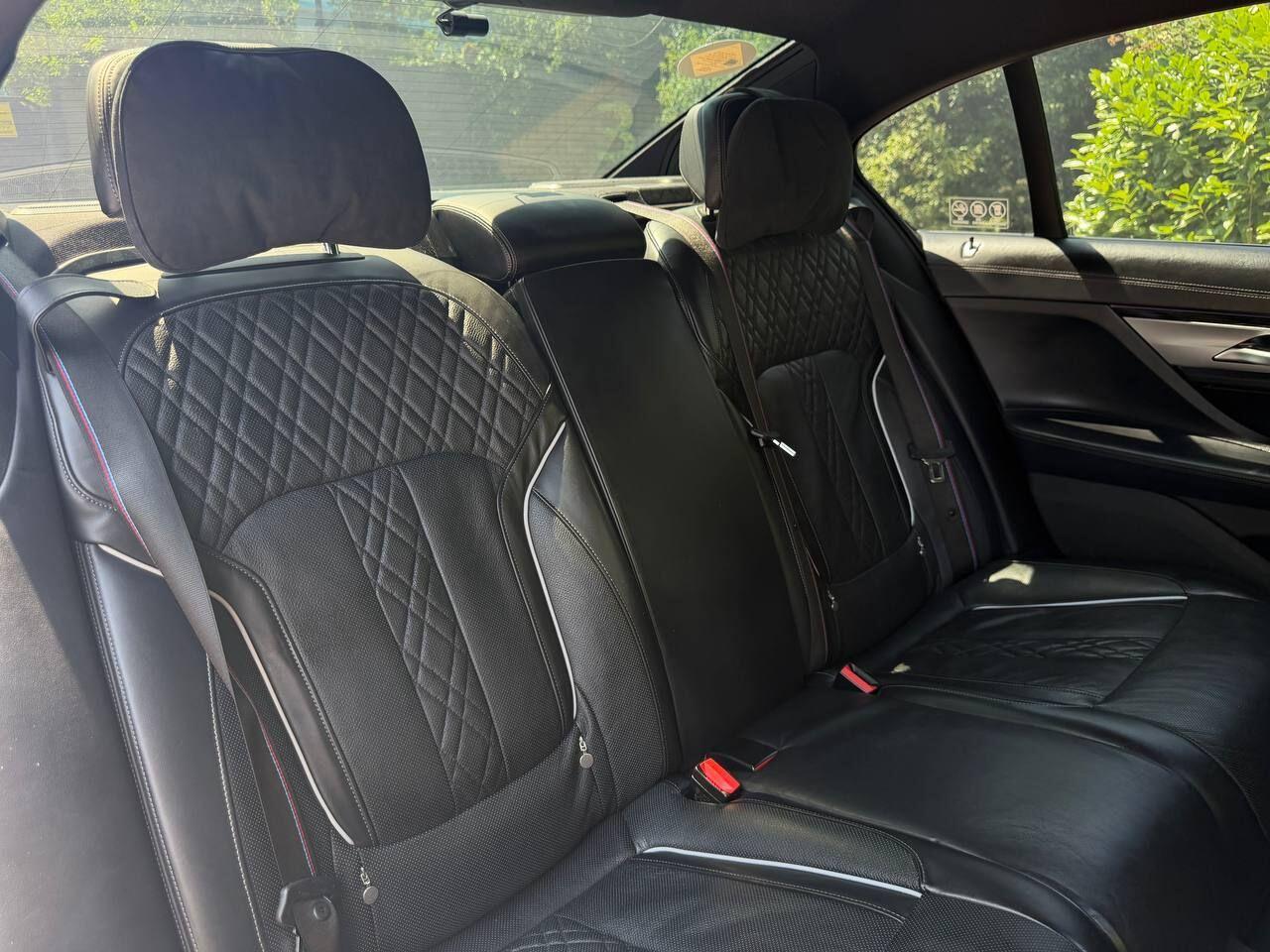 BMW 7 Series view 23