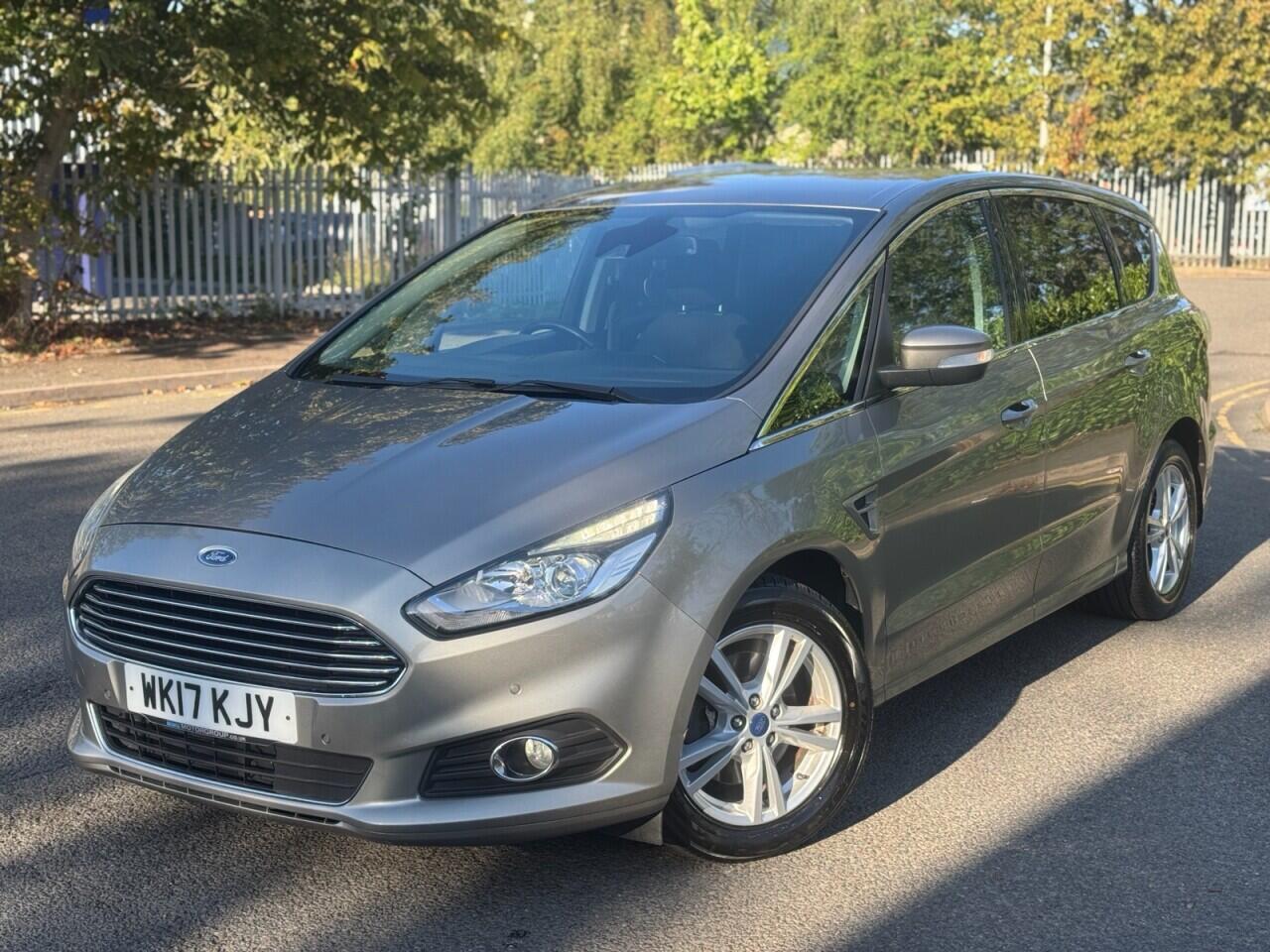 Ford S-Max view 3