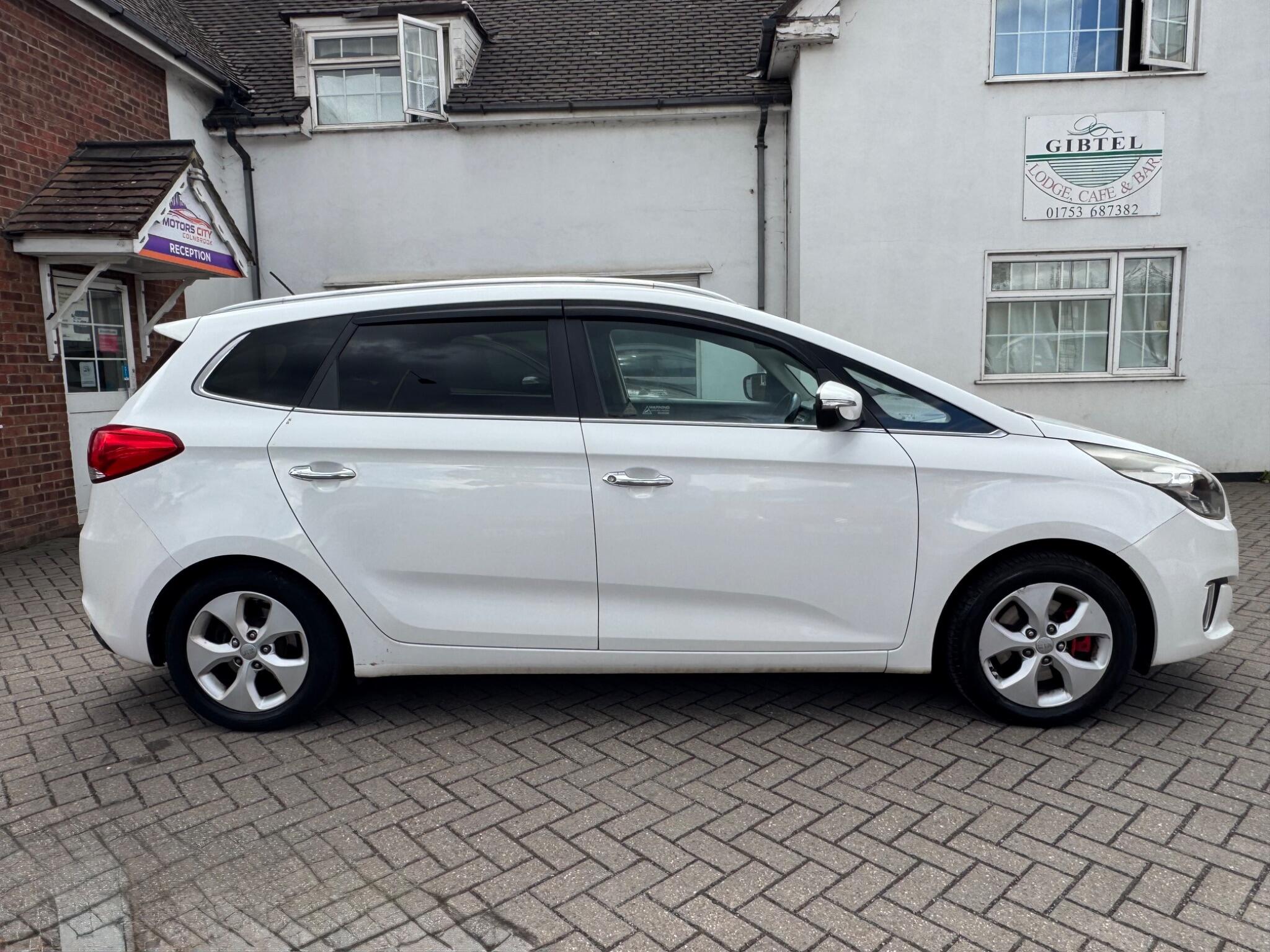 Kia Carens view 6
