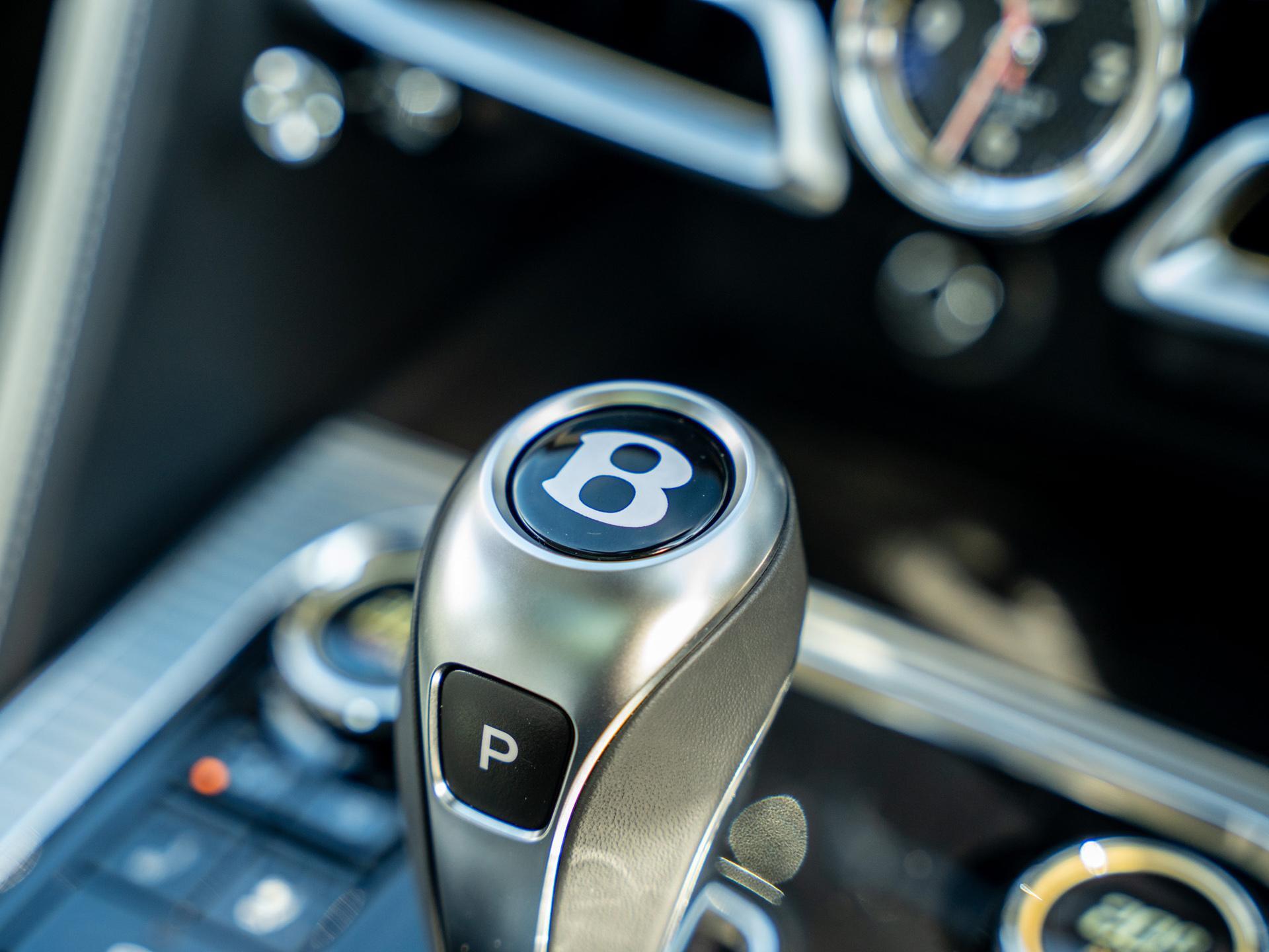 Bentley Flying Spur view 37