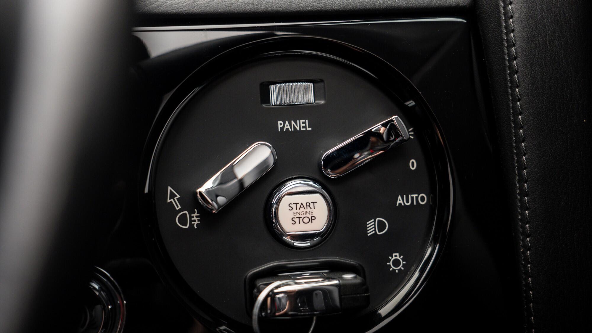 Rolls-Royce Phantom view 19