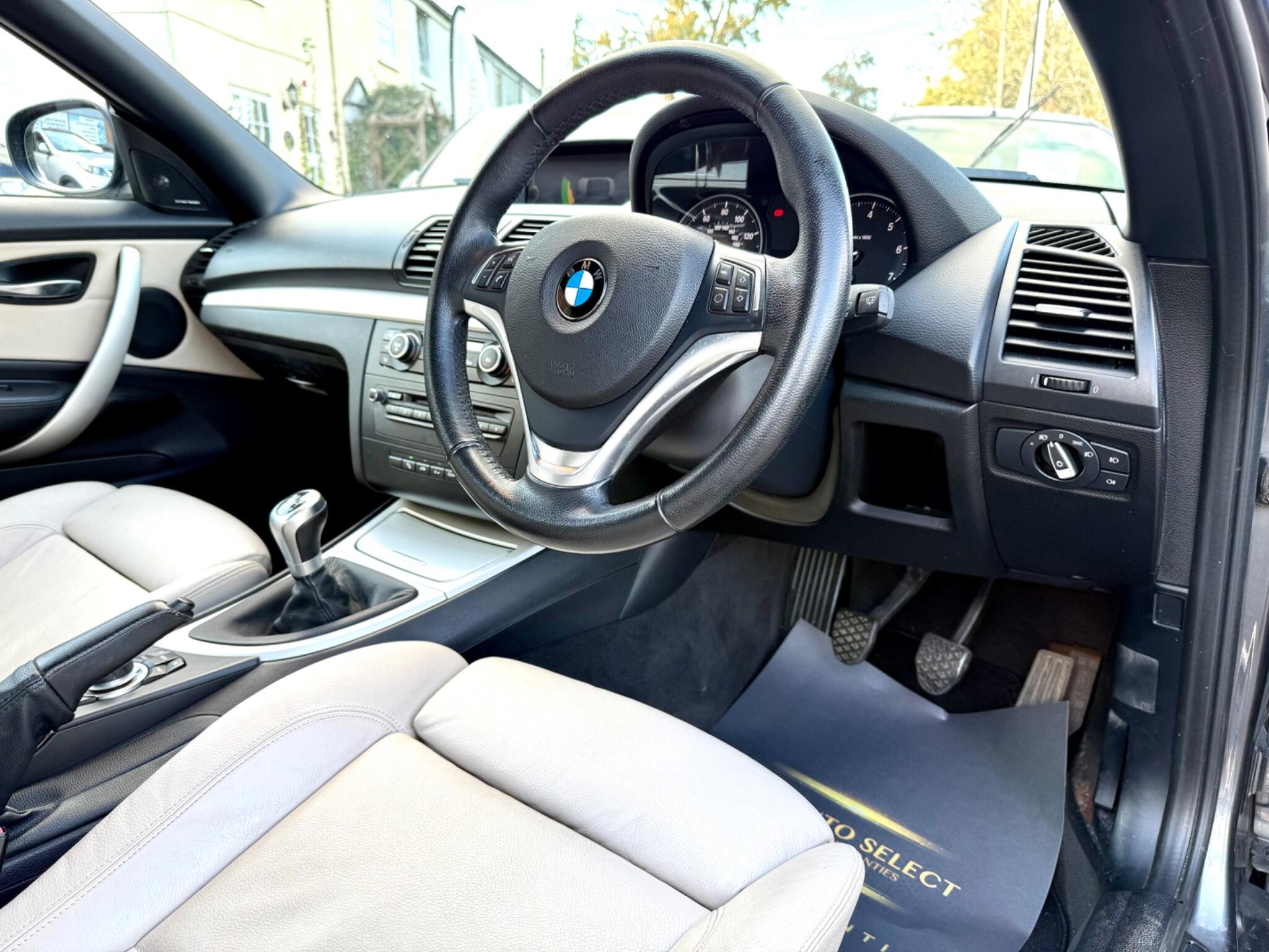 2012 BMW 1 Series image 26