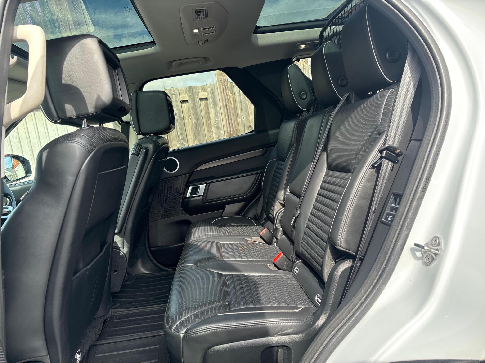 Land Rover Discovery 3 view 4