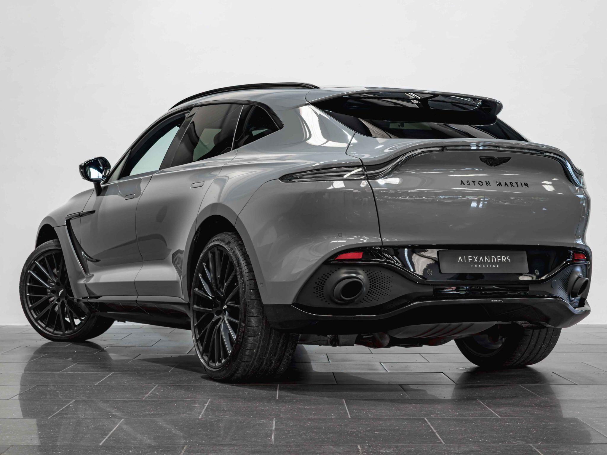 Aston Martin DBX view 9