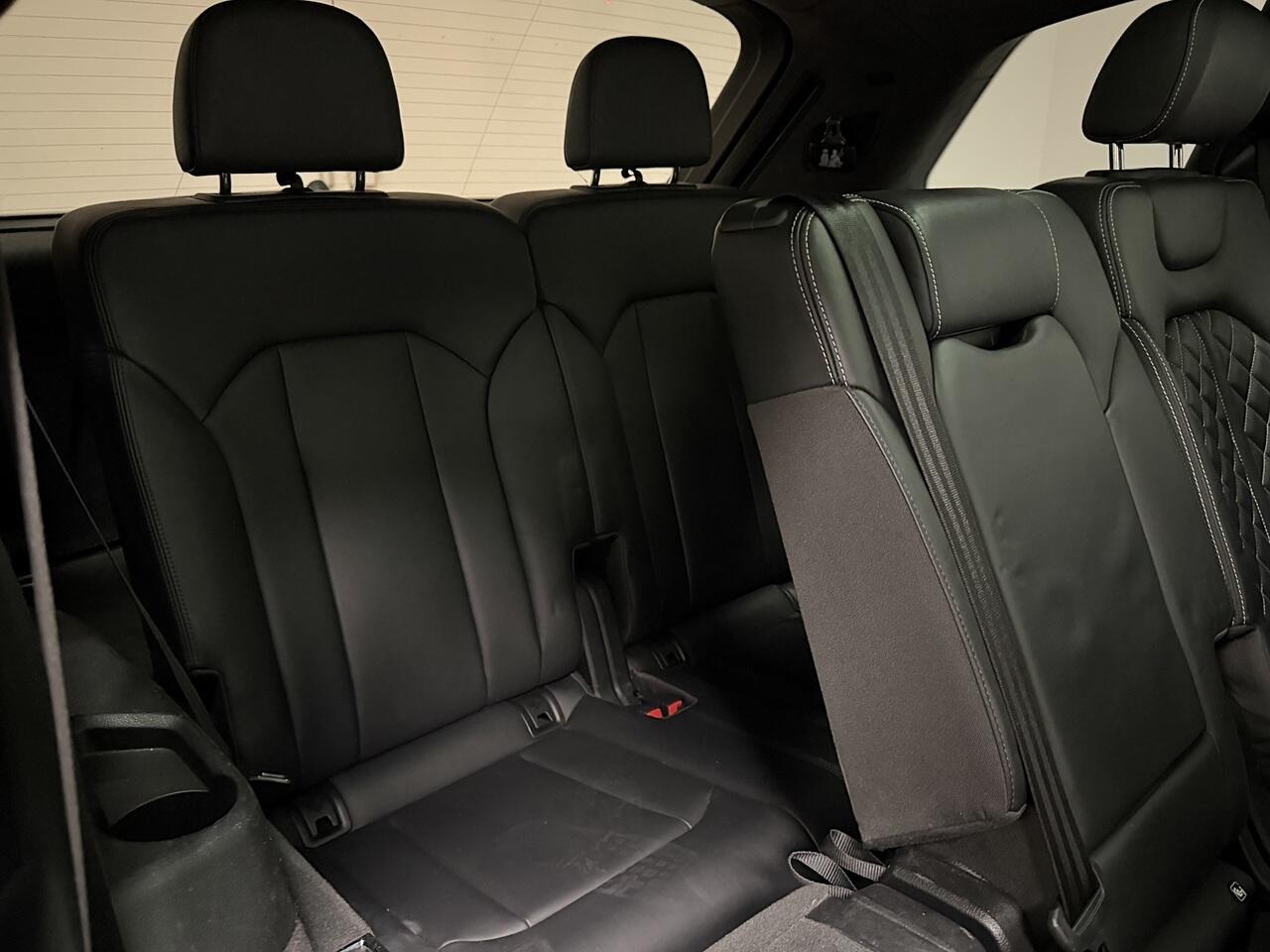 Audi Q7 view 17