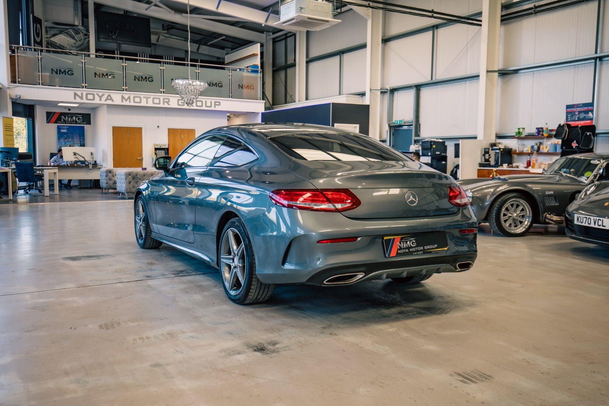Mercedes-Benz C-Class view 26