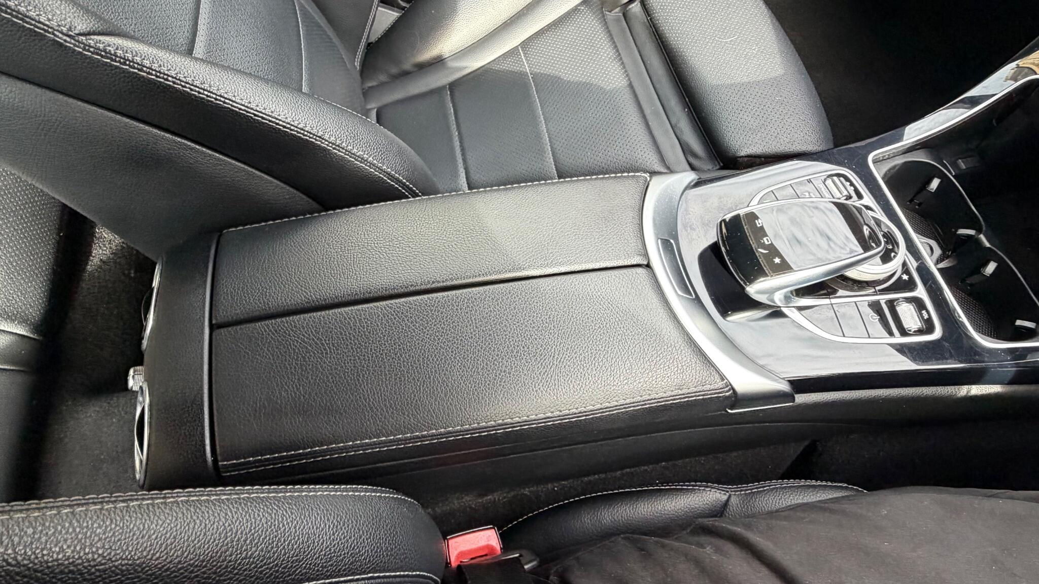 Mercedes-Benz C-Class view 27
