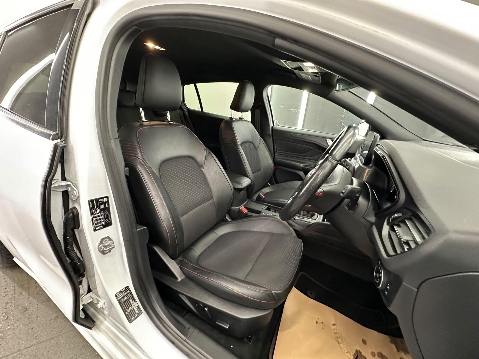 Ford Focus view 23