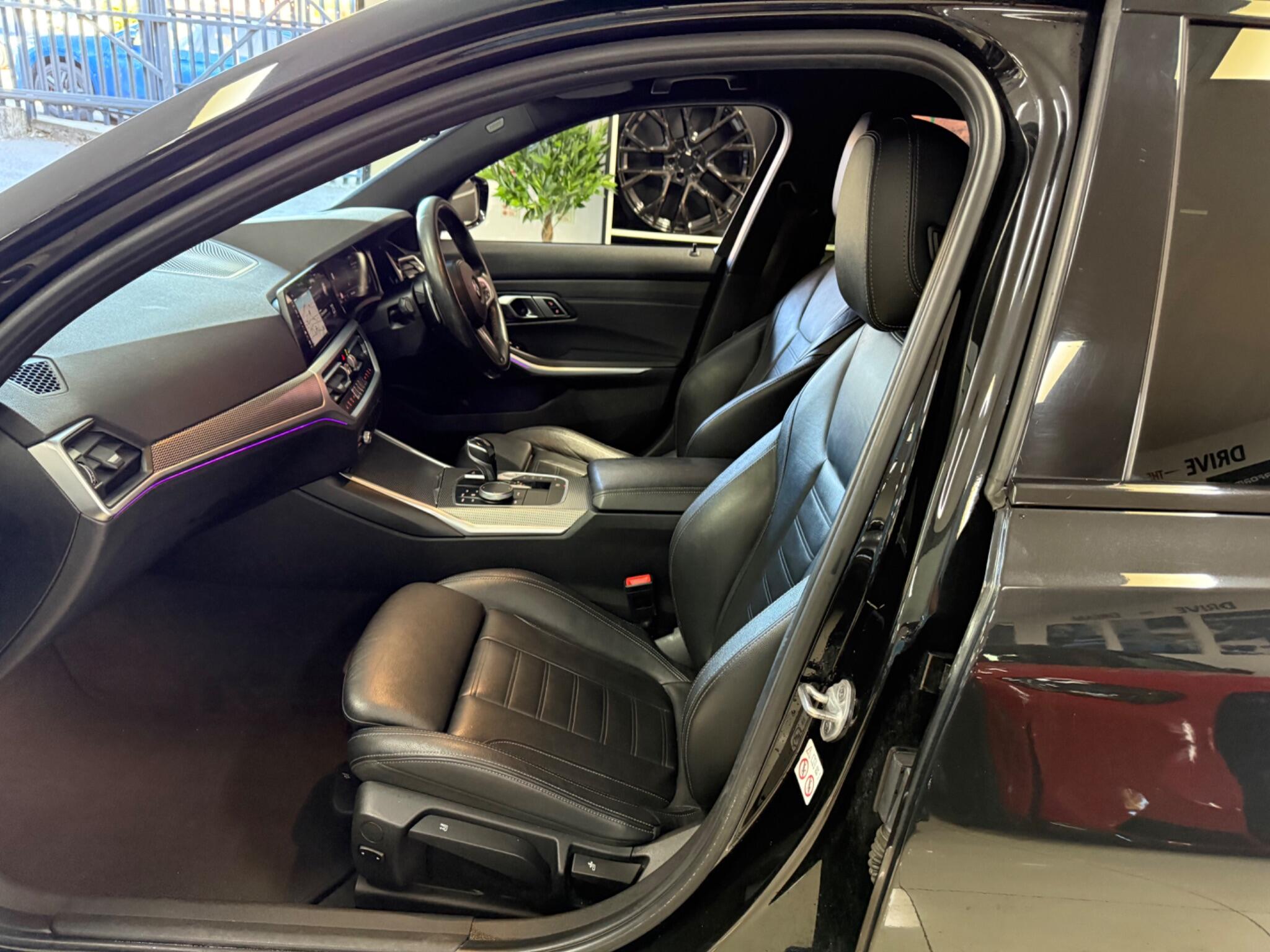 BMW 3 Series view 32