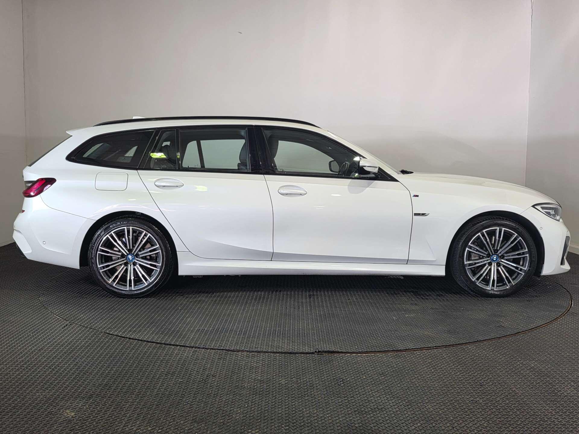BMW 3 Series view 8