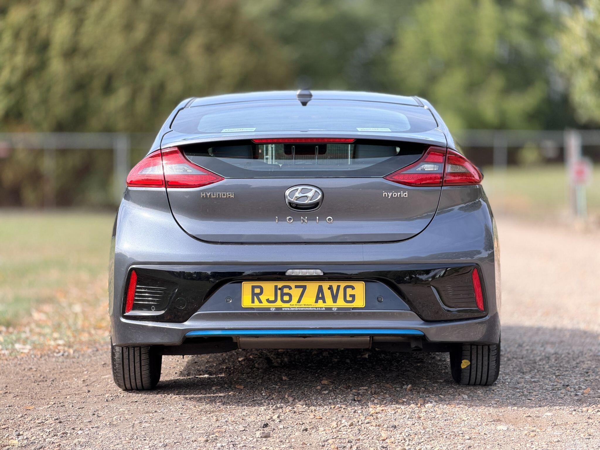 Hyundai Ioniq view 11