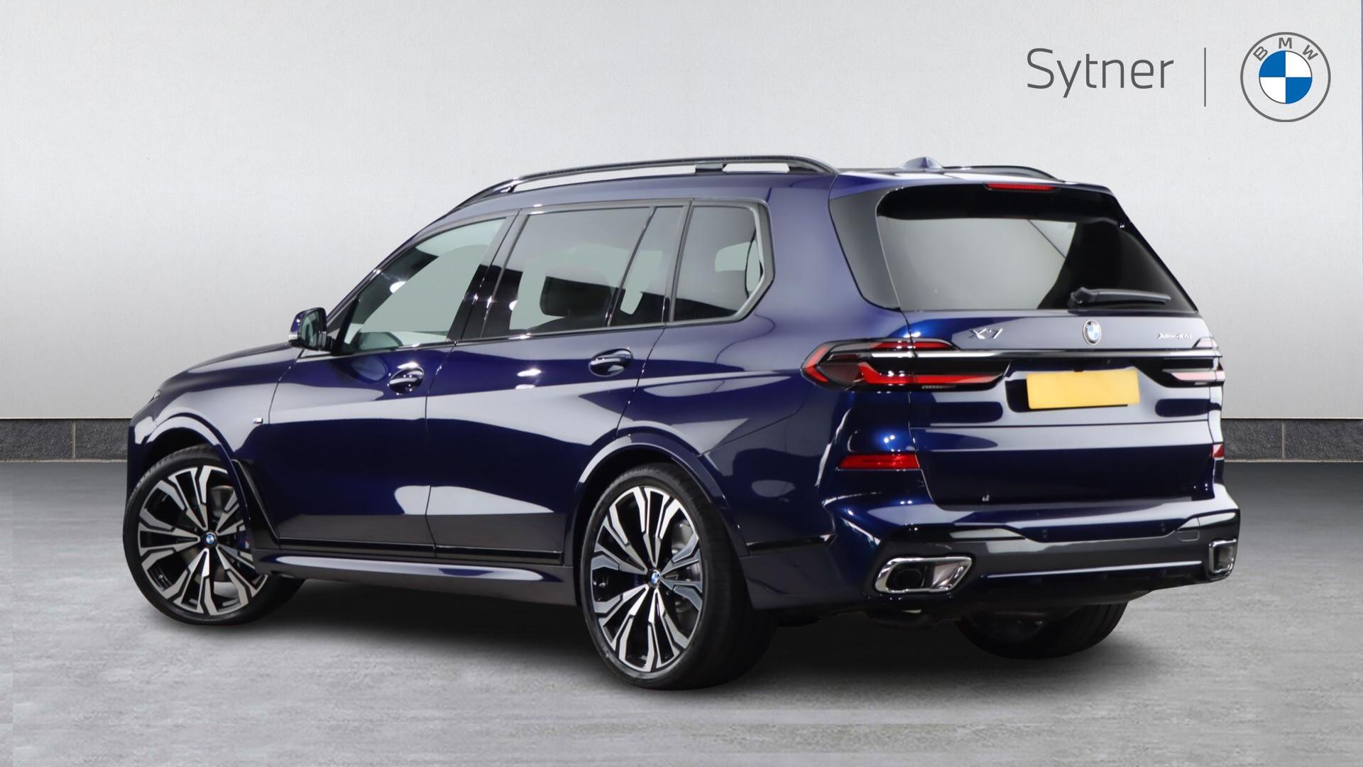 BMW X7 view 5