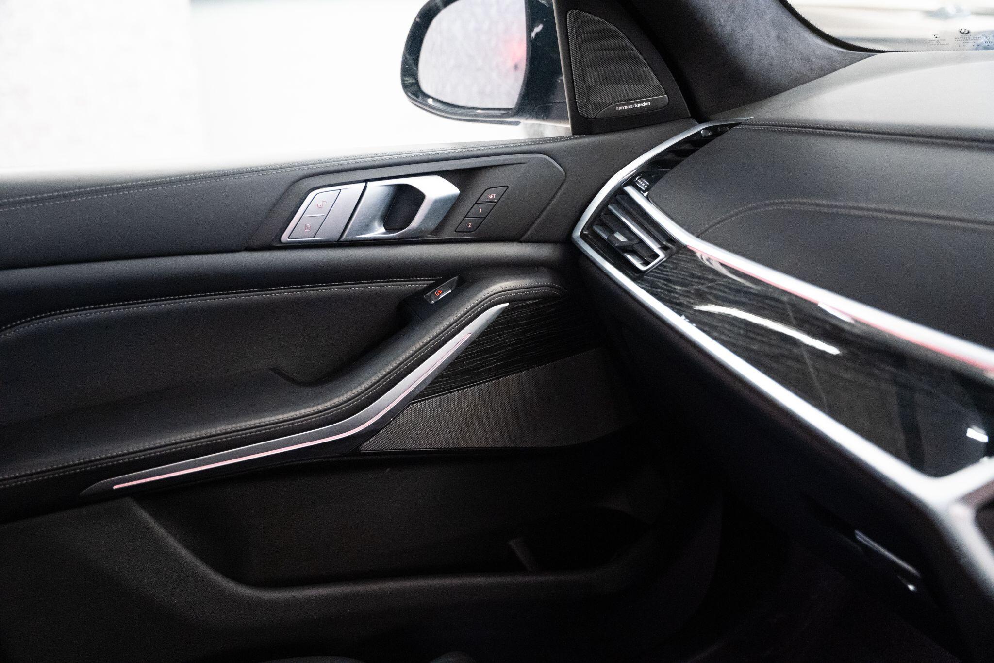BMW X7 view 22