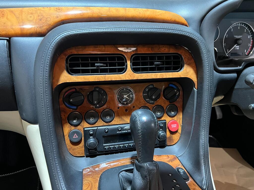 Aston Martin DB7 view 24