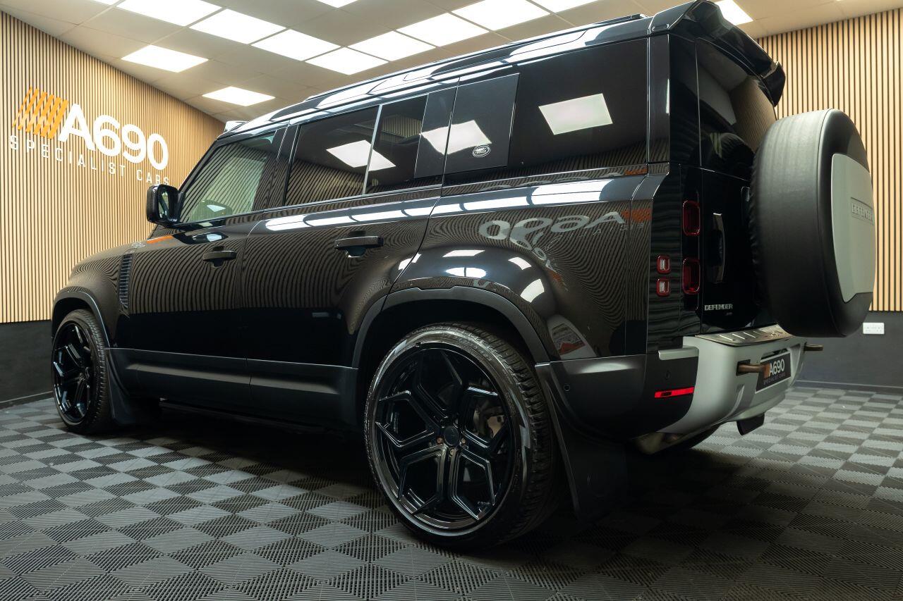Land Rover Defender 110 view 5