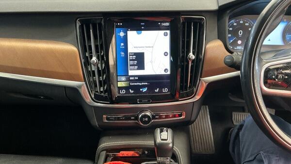 Volvo S90 view 8