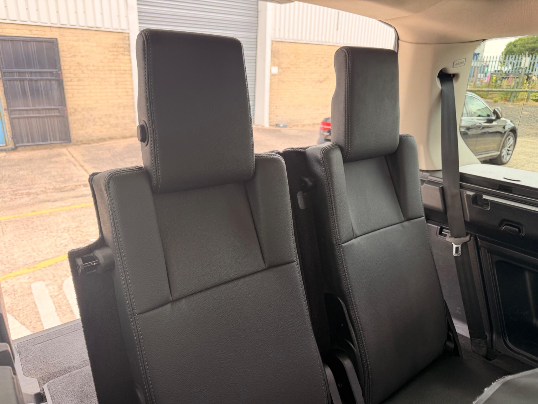 Land Rover Discovery view 31