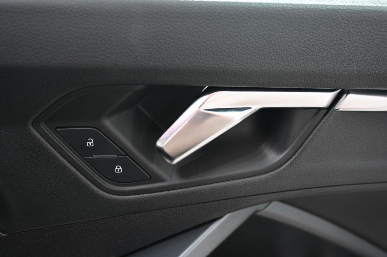Audi Q3 view 45