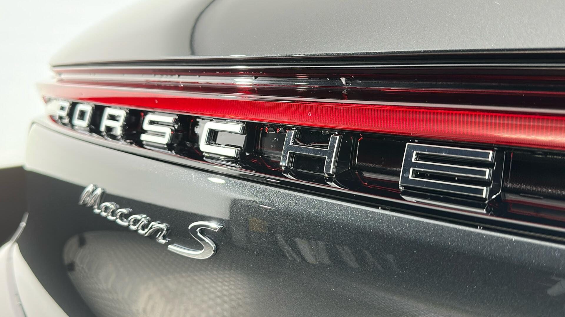 Porsche Macan view 19