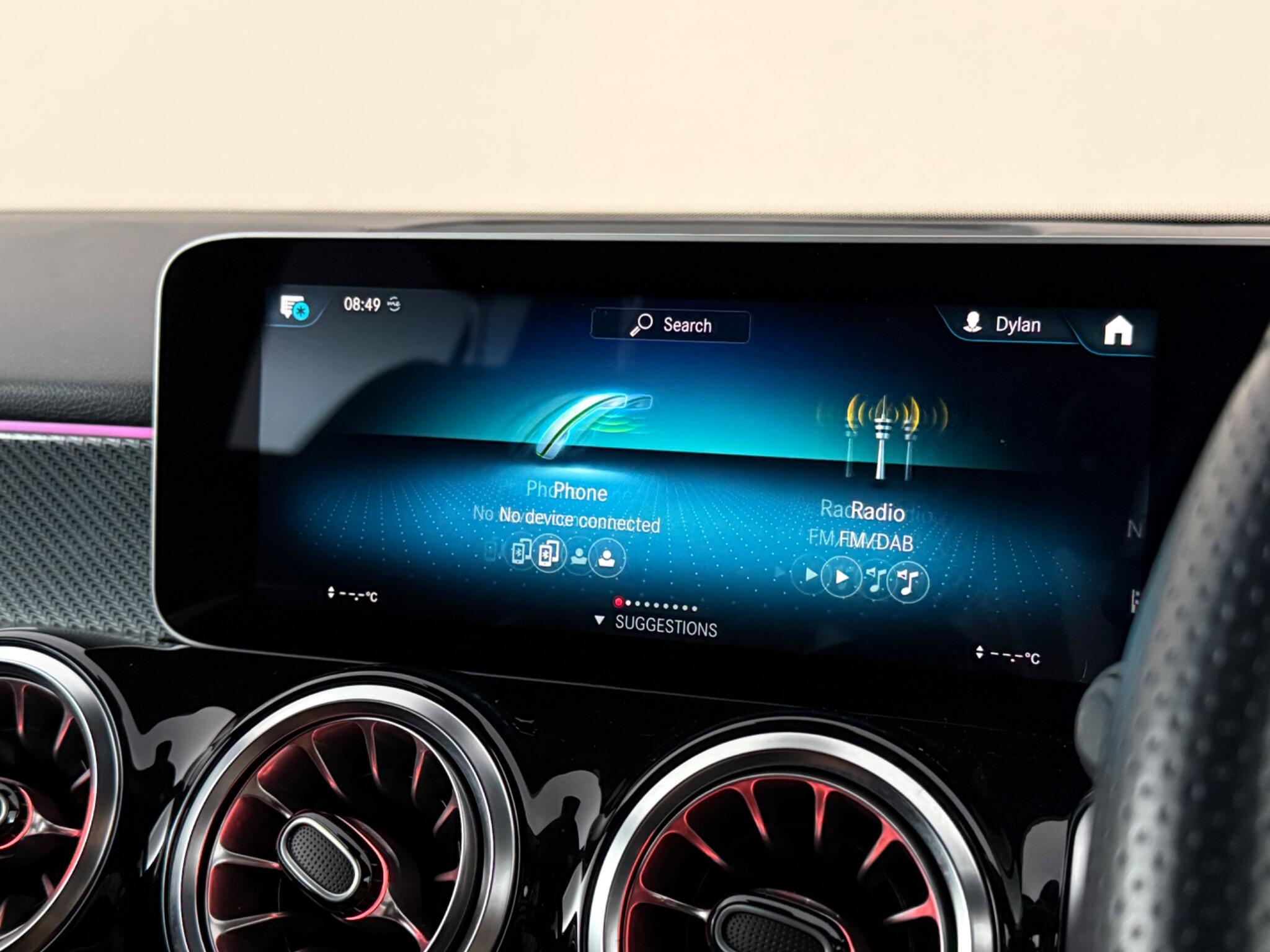 Mercedes-Benz GLB view 35