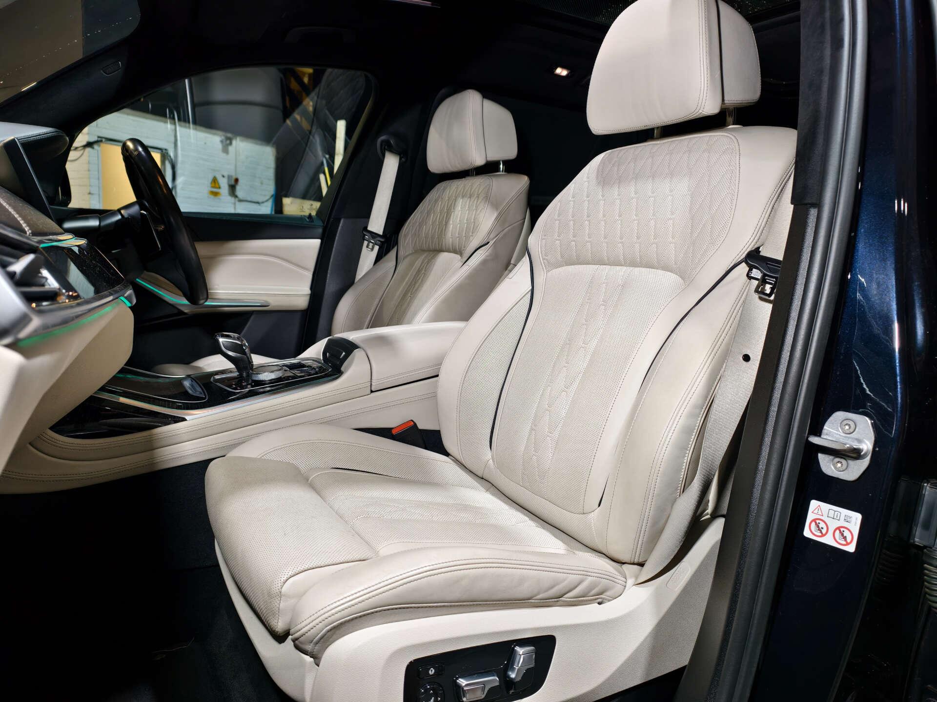 BMW X7 view 32