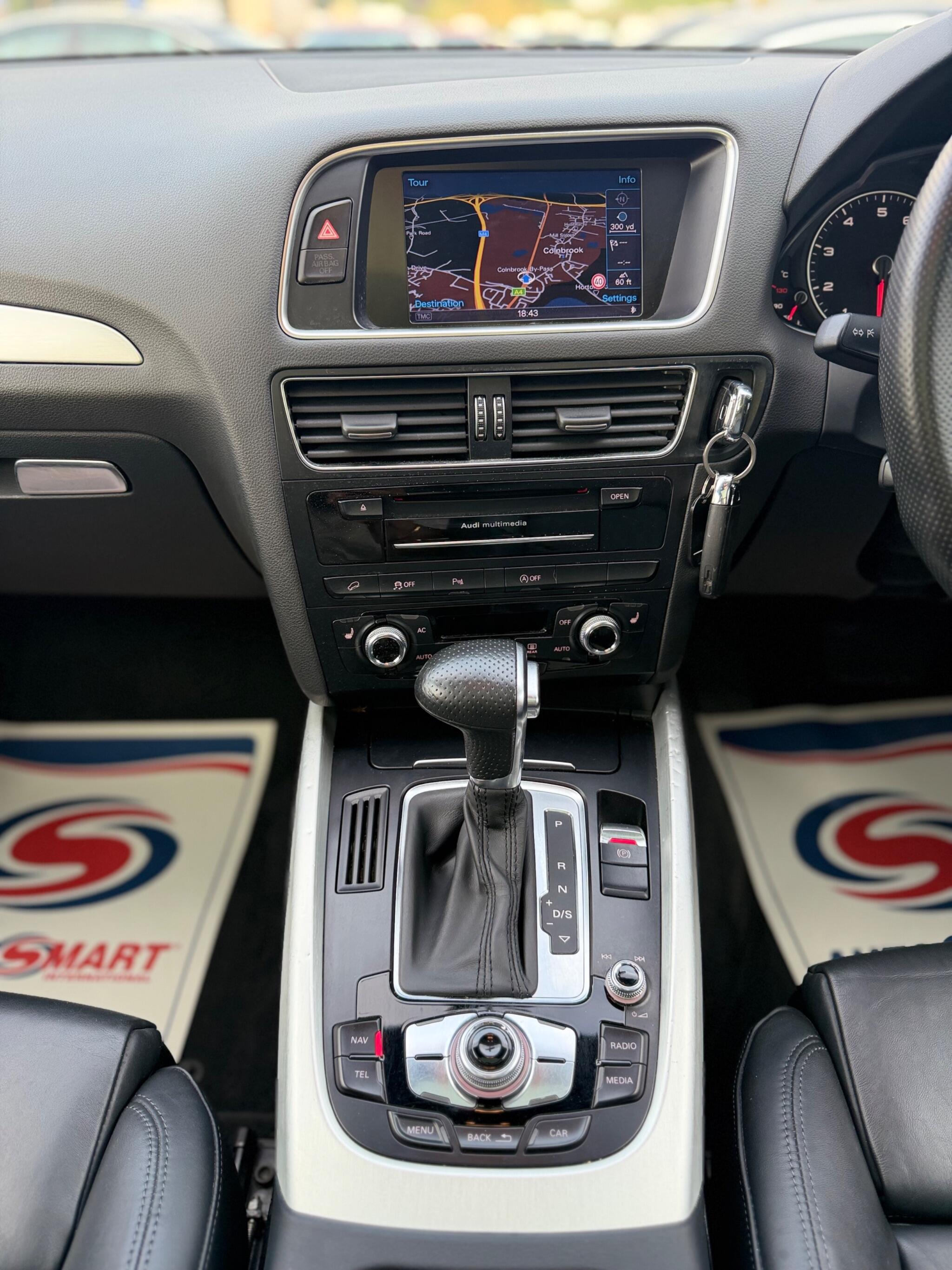 Audi Q5 view 16