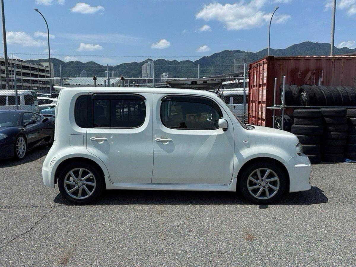 Nissan Cube view 5