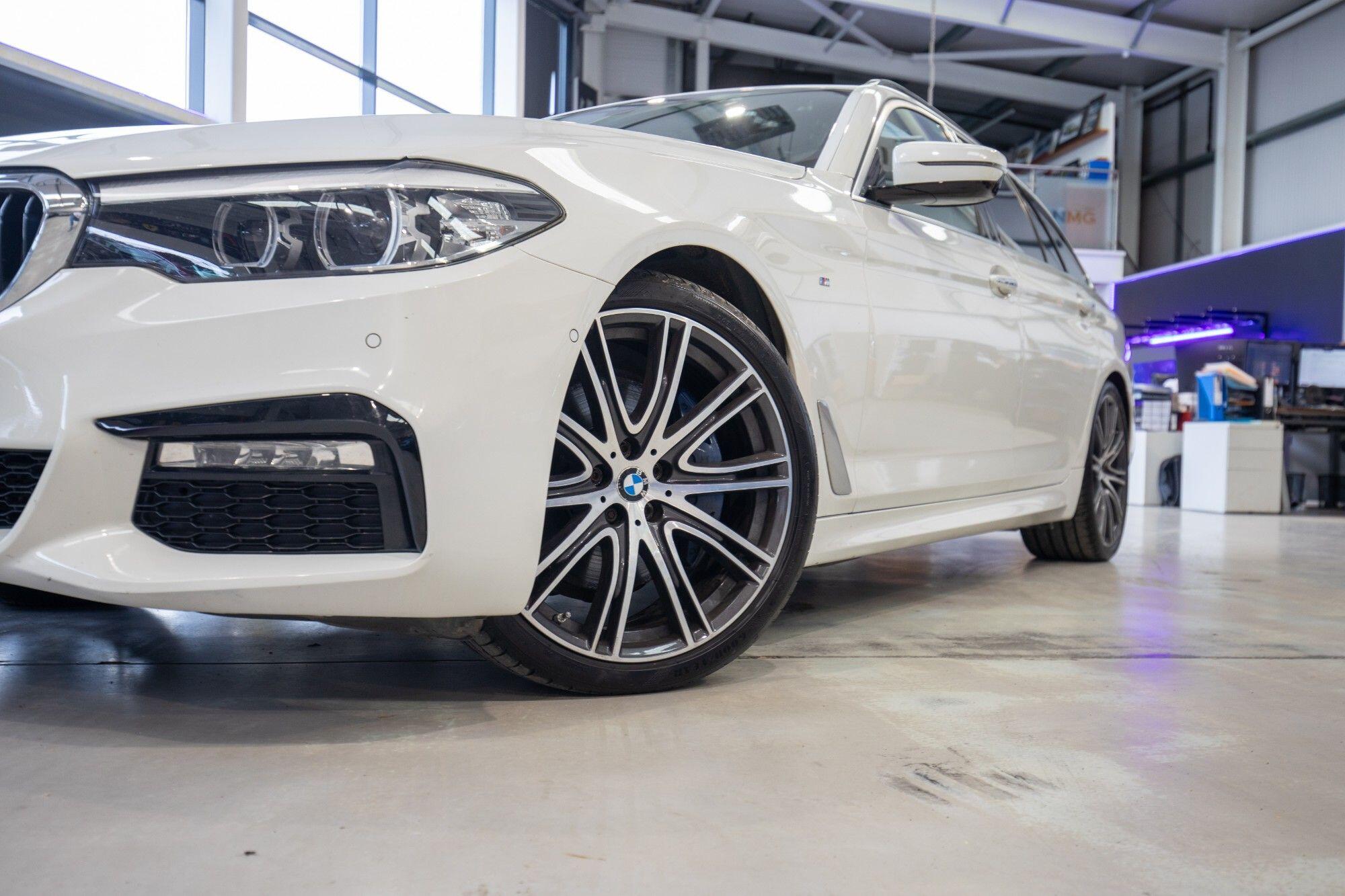 BMW 5 Series view 6