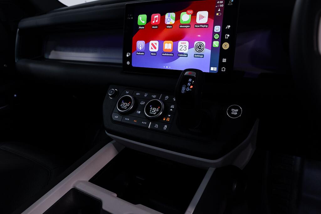 Land Rover Defender view 18