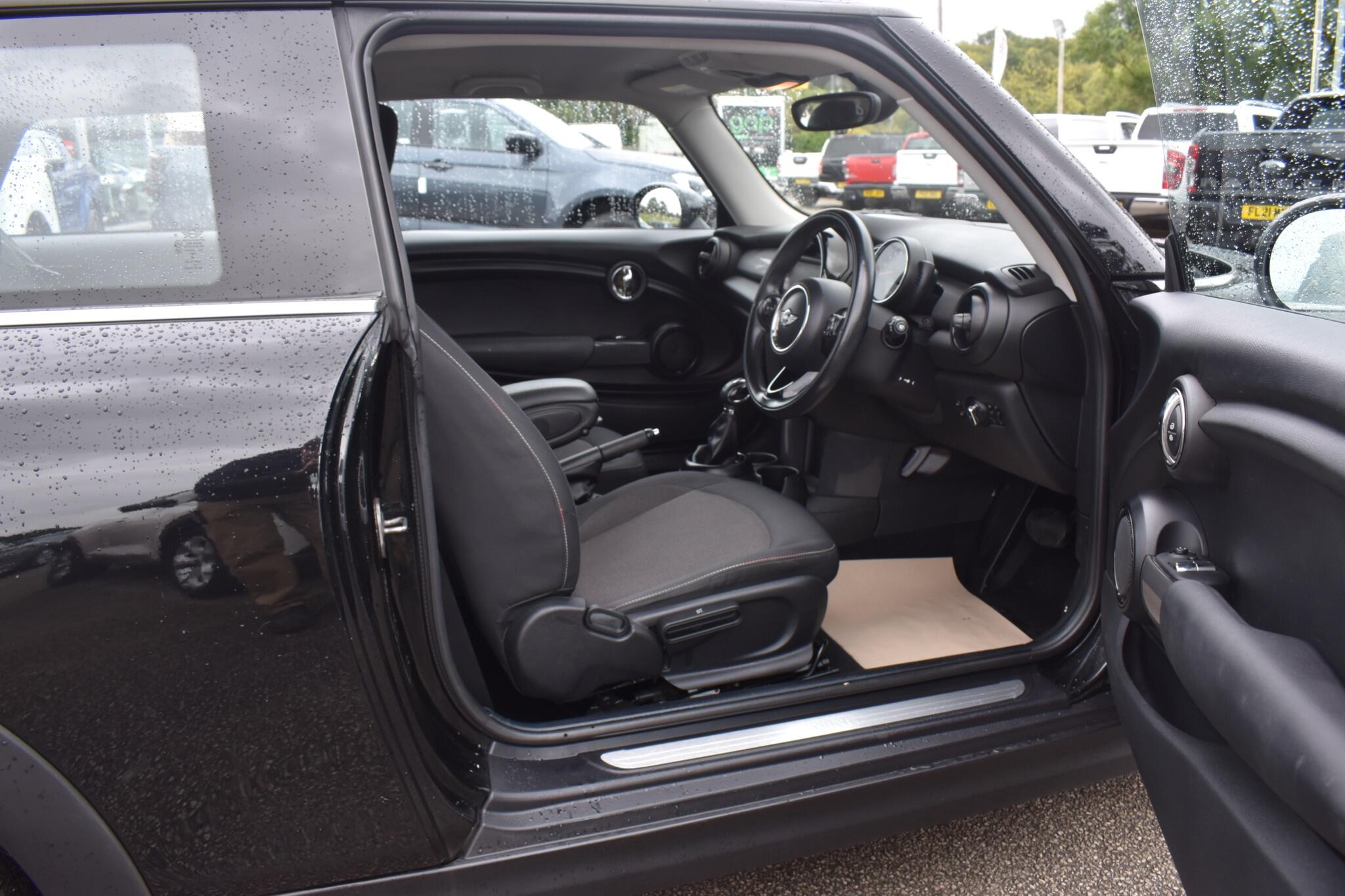 Hatch - 1.5 Cooper Auto Euro 6 (s/s) 3dr - Image 6