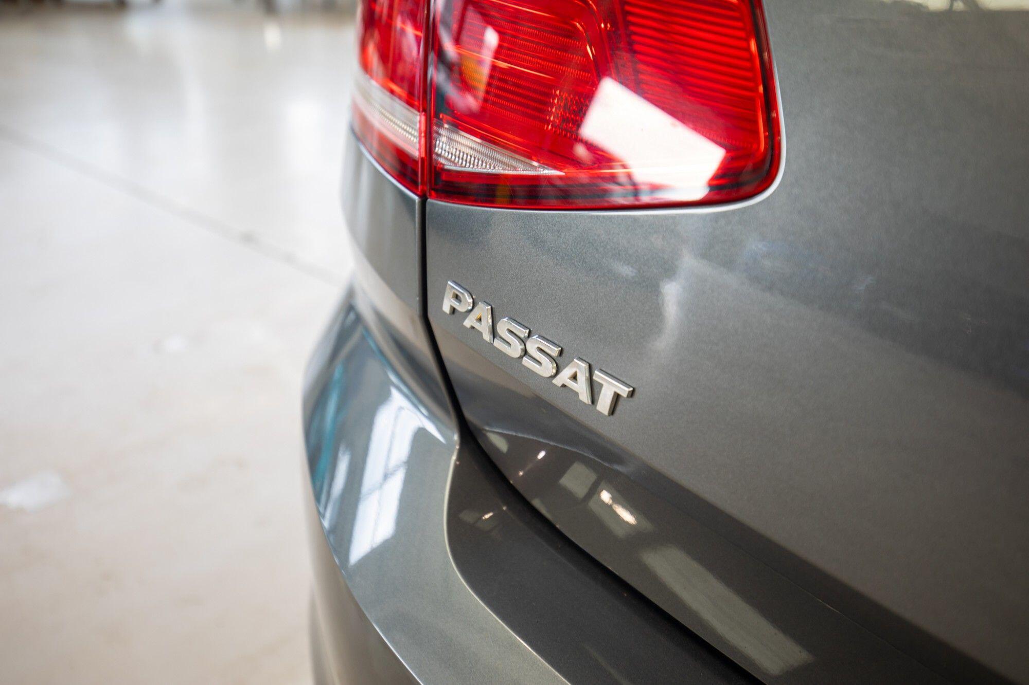Volkswagen Passat view 30