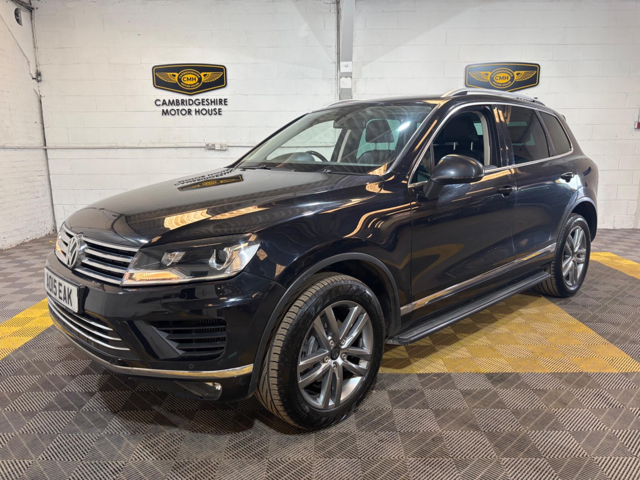 Volkswagen Touareg view 4