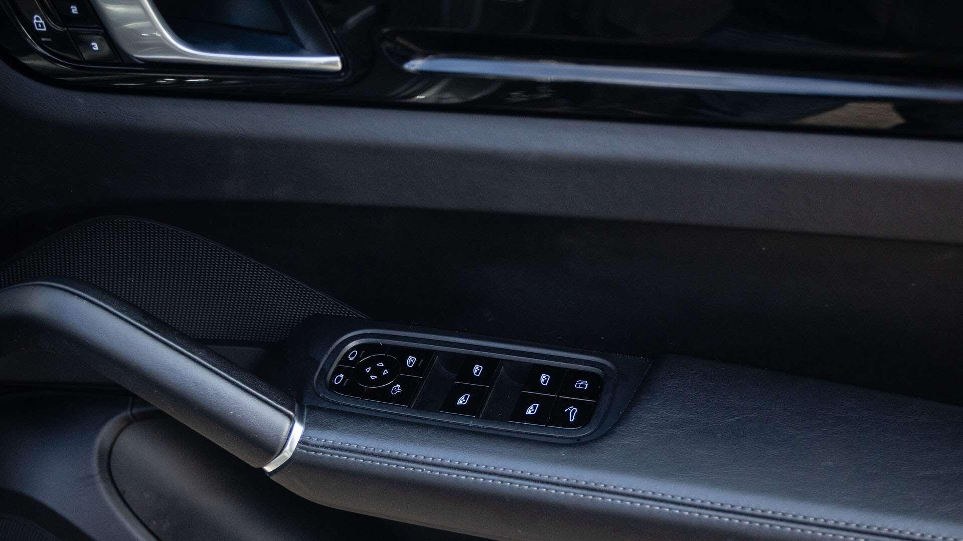 Porsche Cayenne view 26