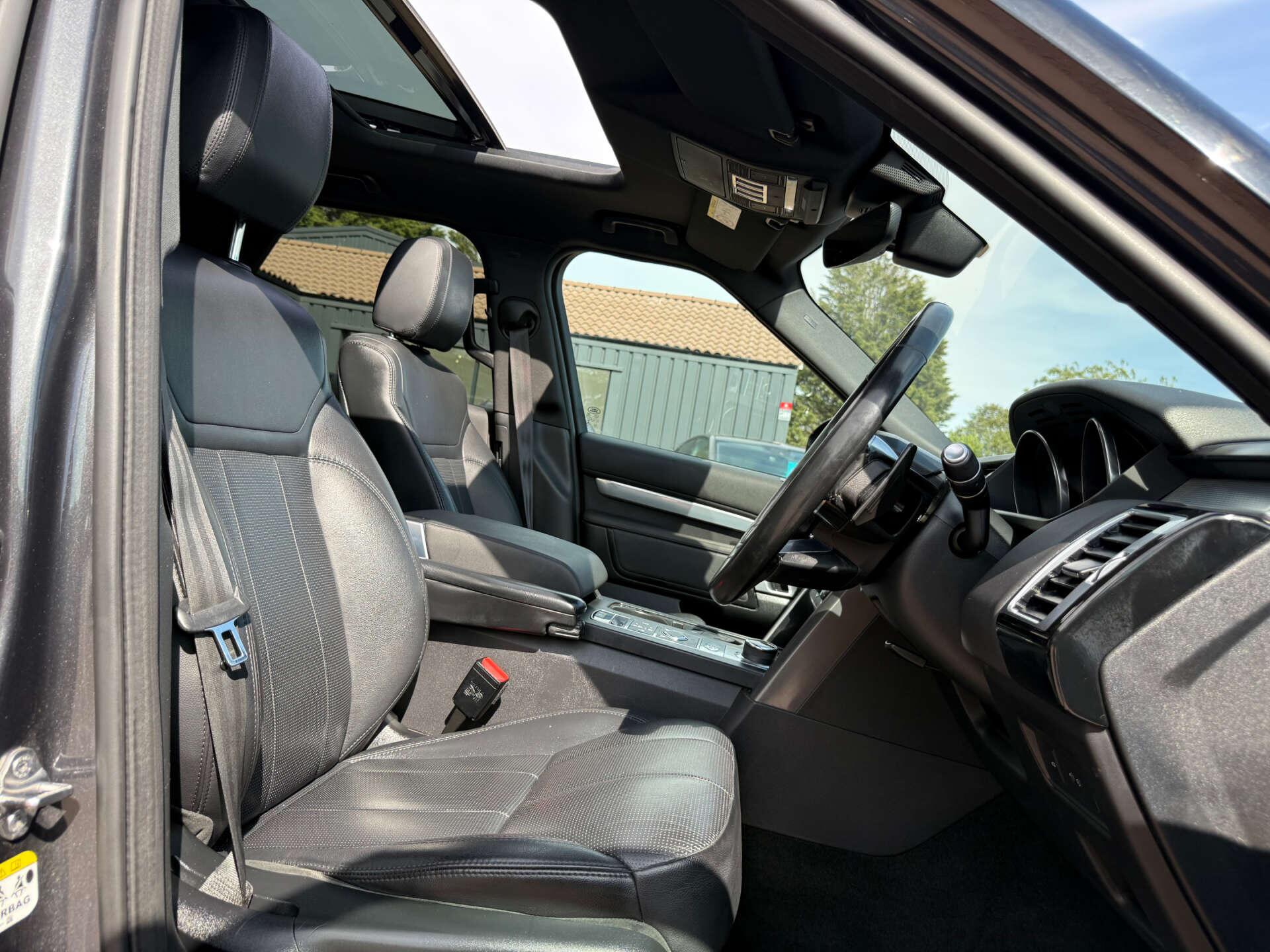 Land Rover Discovery view 40