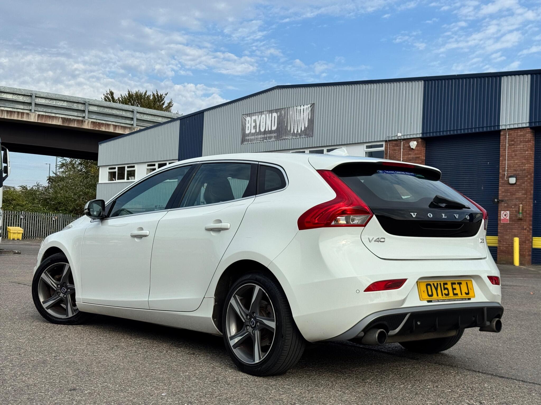 Volvo V40 view 9