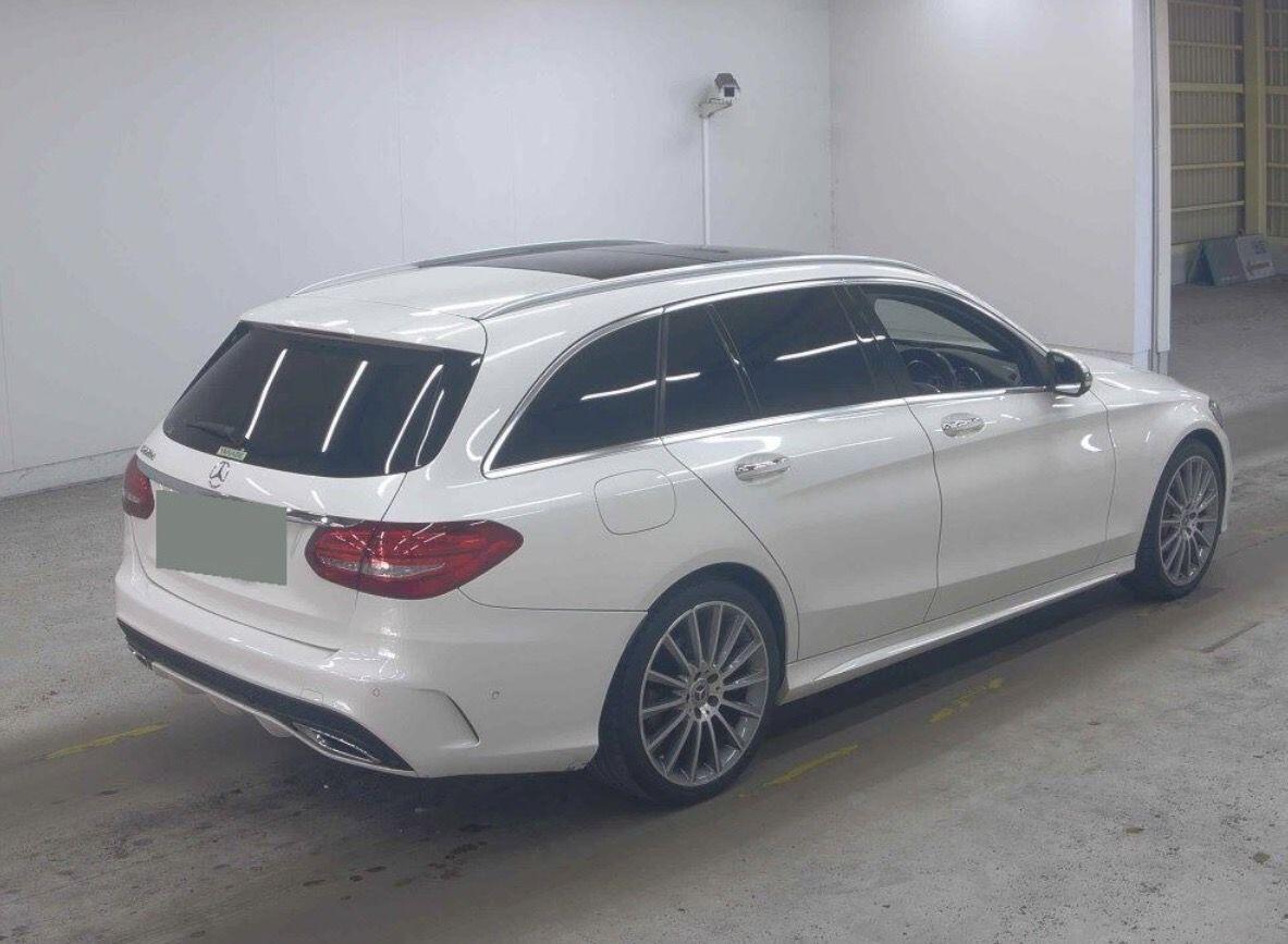 Mercedes-Benz C-Class view 4