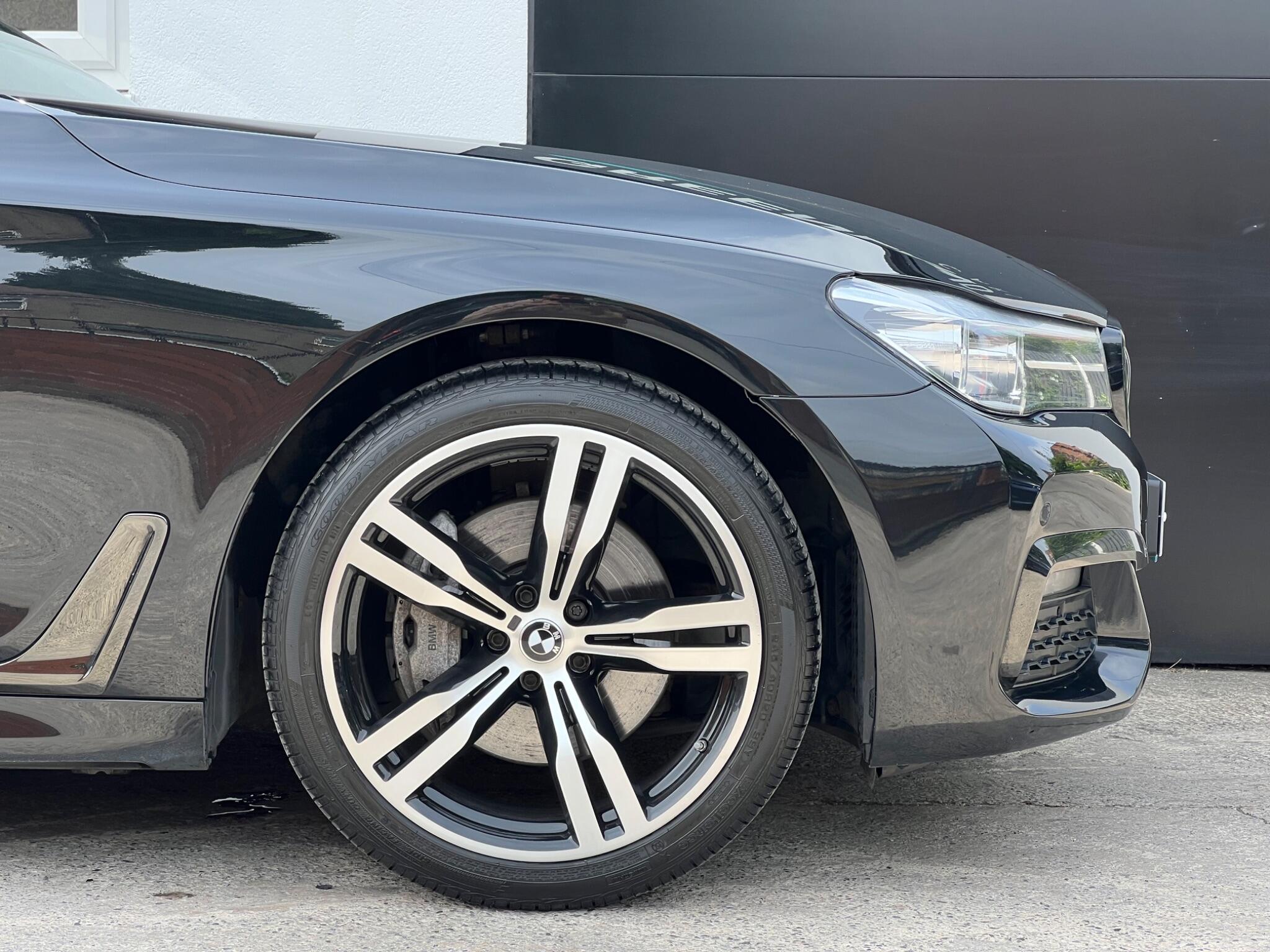 BMW 7 Series view 8