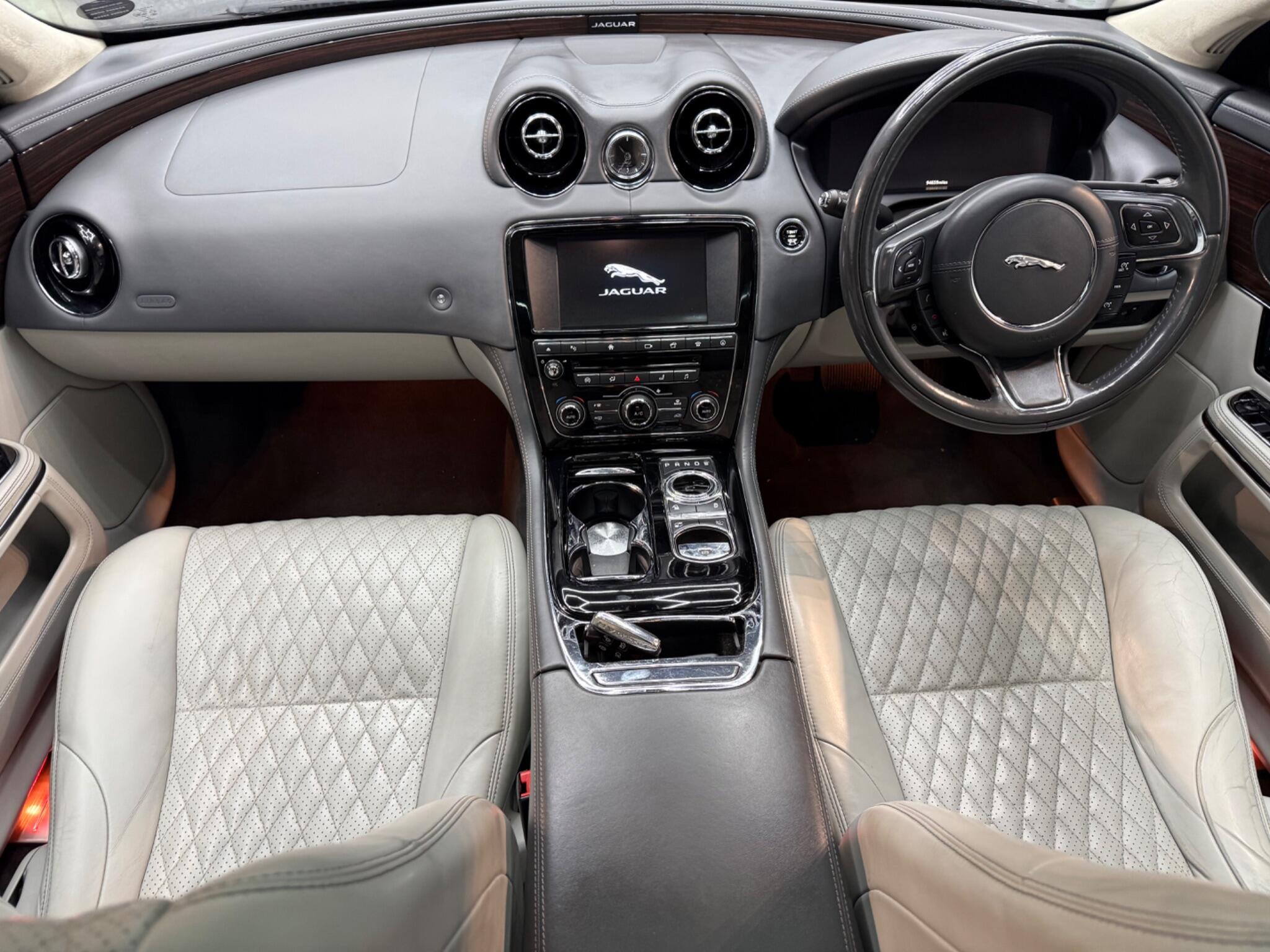 Jaguar XJ view 10