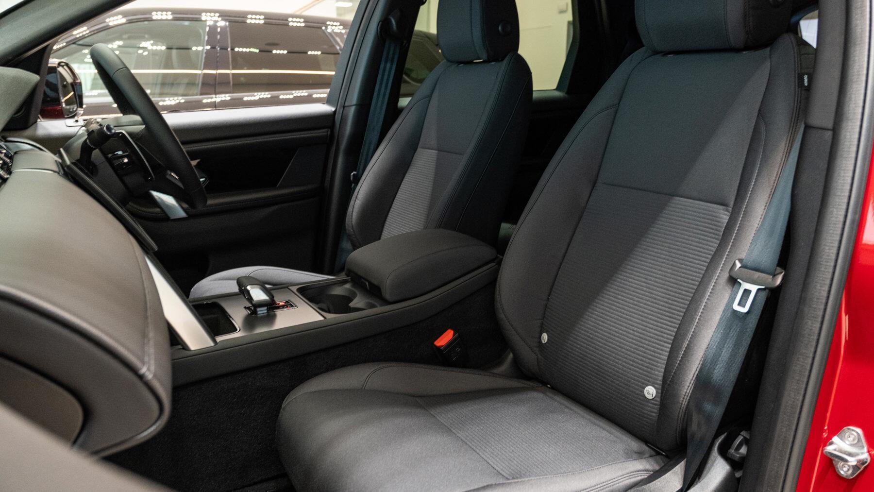 Land Rover Discovery Sport view 43