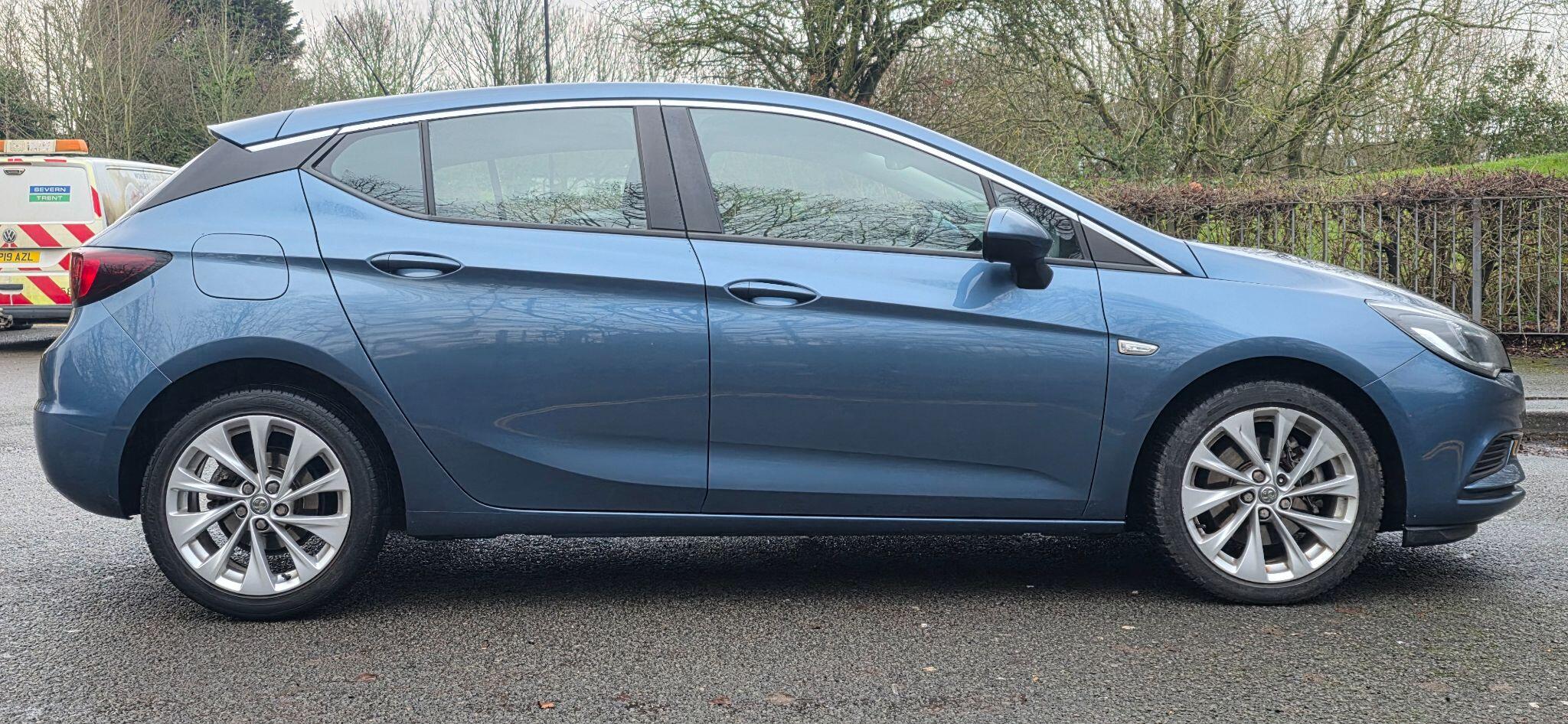 2016 Vauxhall Astra 1.6 CDTi BlueInjection Design Euro 6 (s/s) 5dr • 78,100 miles image 4