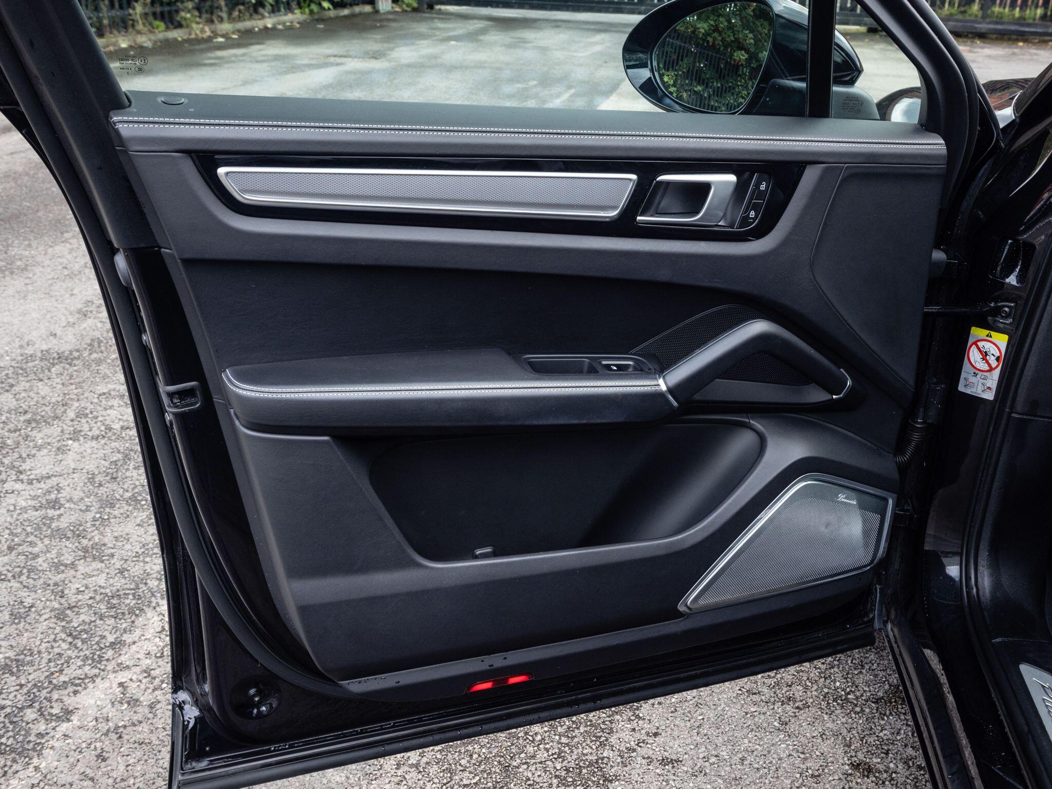 Porsche Cayenne view 22